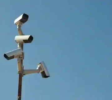 كاميرات مراقبة مع التركيب